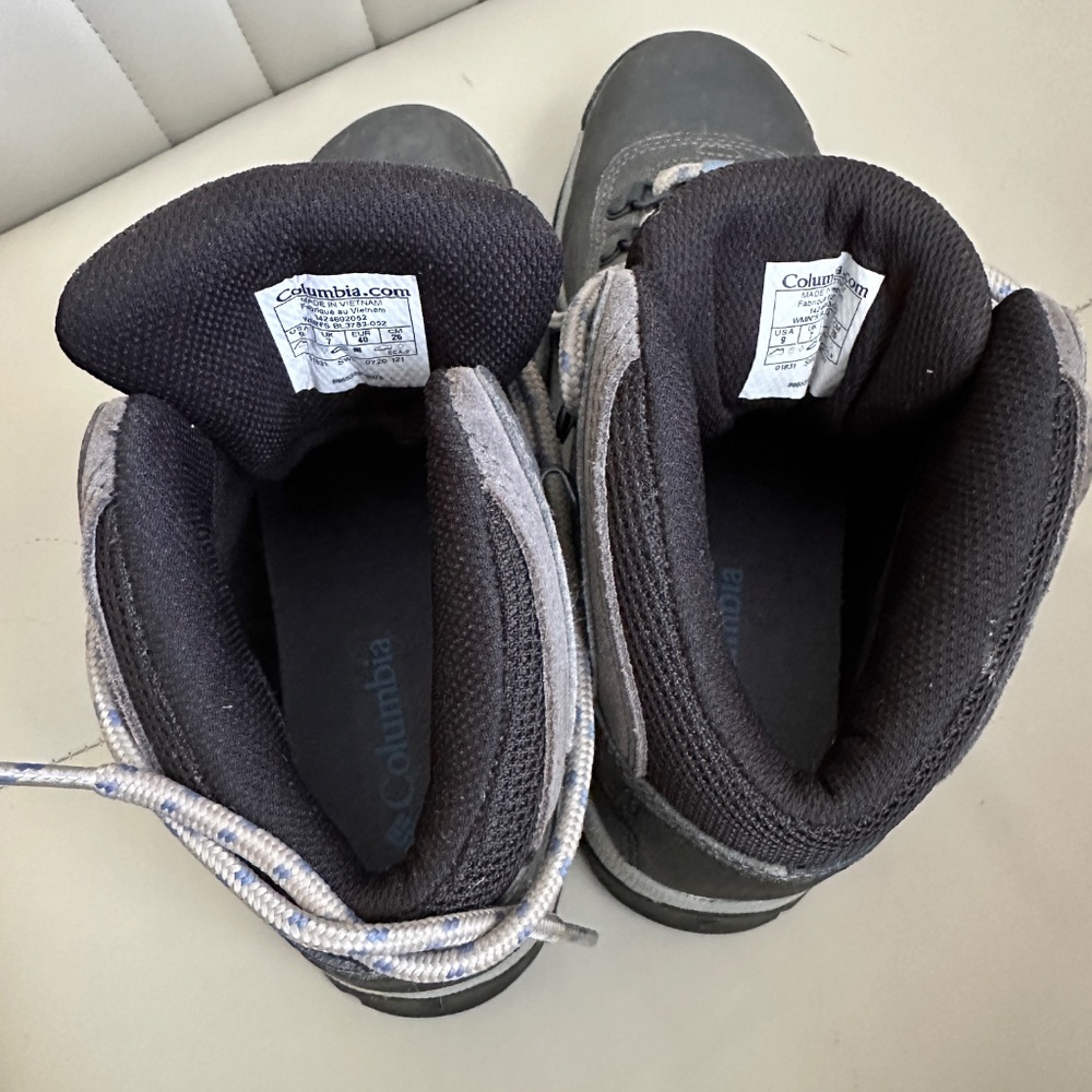 Columbia Women's Hiking Boots 9 - Picture 9 of 10